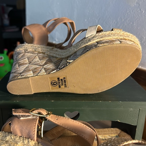 Soda Wicker Basket Weave Platform Wedge Strappy Sandals - Picture 8 of 8